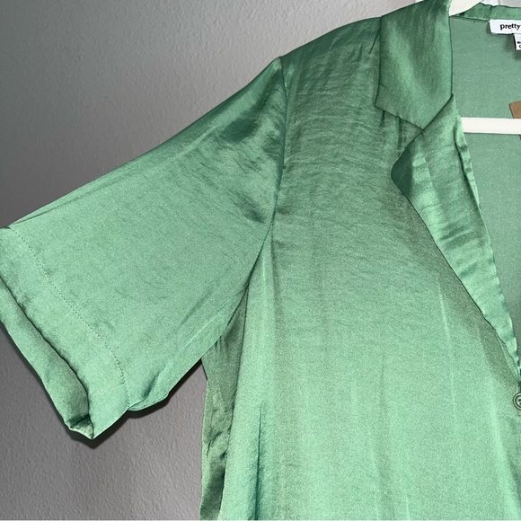 Pretty Garbage Women’s Satin Green Colored Button Up Top Blouse Shirt L New - Picture 5 of 6